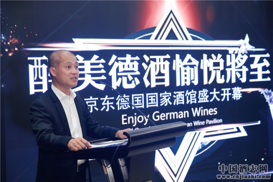 萬國(福建)投資集團有限公司吳國欽董事長發(fā)表講話 萬國(福建)投資集團有限公司吳國欽董事長發(fā)表講話